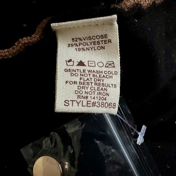 NWT Hem & Thread Poncho - Picture 5 of 7